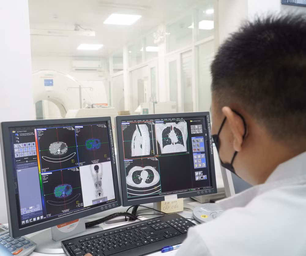 Thực hiện ghi hình PET/CT với 2 loại thuốc phóng xạ mới trong chẩn đoán theo dõi điều trị ung thư tuyến tiền liệt và u thần kinh nội tiết. Thực hiện ghi hình PET/CT với 2 loại thuốc phóng xạ mới trong chẩn đoán theo dõi điều trị ung thư tuyến tiền liệt và u thần kinh nội tiết.
