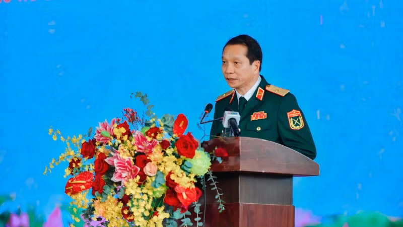 Thiếu tướng Trần Quốc Việt, Giám đốc Bệnh viện Quân y 175 phát biểu tại Buổi lễ.