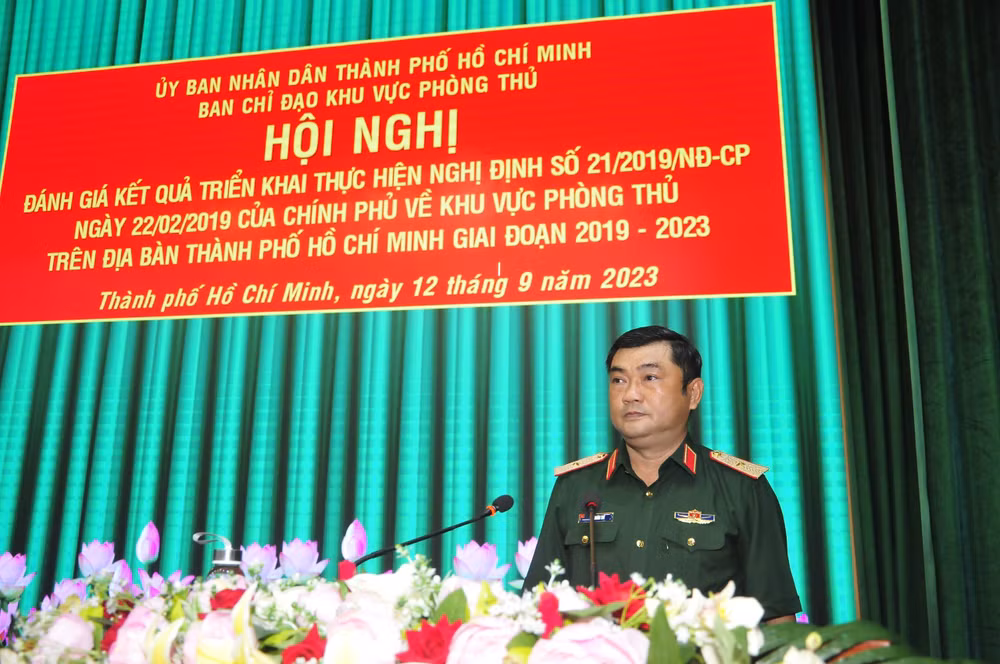 Thiếu tướng Lê Xuân Thế, Phó Tư lệnh Tham mưu trưởng Bộ Tư lệnh Thành phố Hồ Chí Minh báo cáo tại Hội nghị.