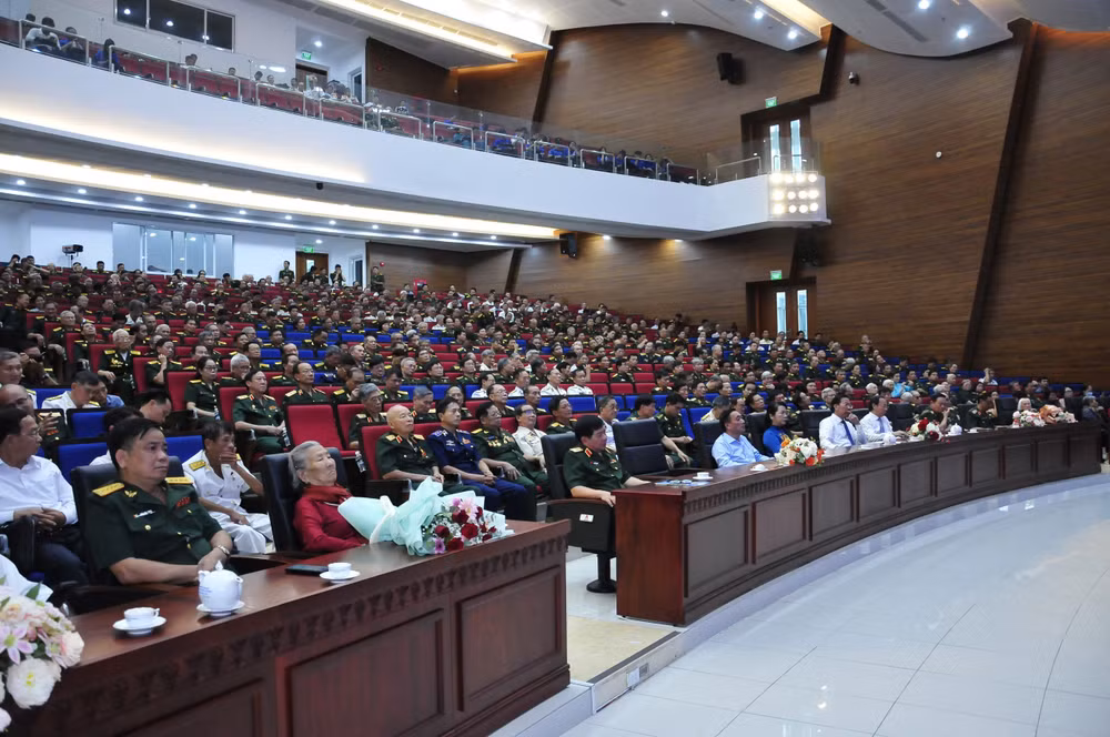 Quang cảnh buổi gặp mặt. Quang cảnh buổi gặp mặt.