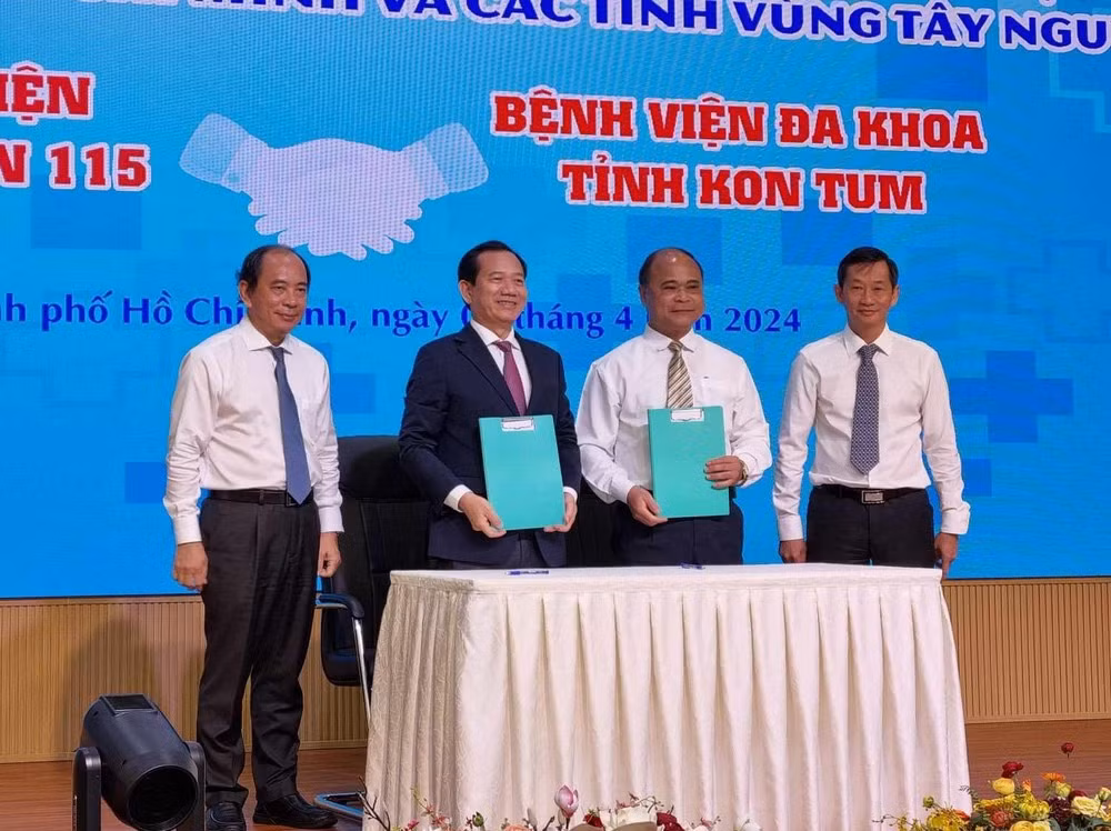 Lãnh đạo Bệnh viện Nhân dân 115 và Bệnh viện đa khoa tỉnh Kon Tum ký kết thỏa thuận hợp tác phát triển giai đoạn 2024-2025.