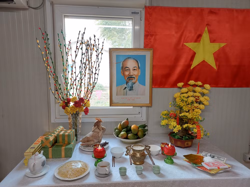 Bàn thờ Tổ quốc do Khoa Ngoại Bệnh viện dã chiến cấp 2 số 5 trang trí.