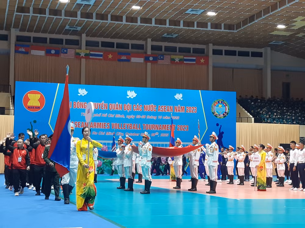Các đội tham dự giải thực hiện phần diễu hành của đội tuyển. Các đội tham dự giải thực hiện phần diễu hành của đội tuyển.