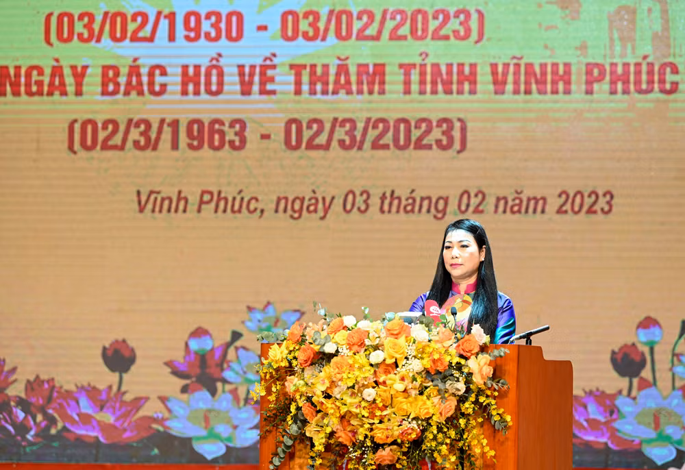 Bí thư Tỉnh ủy Vĩnh Phúc Hoàng Thị Thúy Lan đọc diễn văn tại lễ kỷ niệm. (Ảnh: Duy Linh)