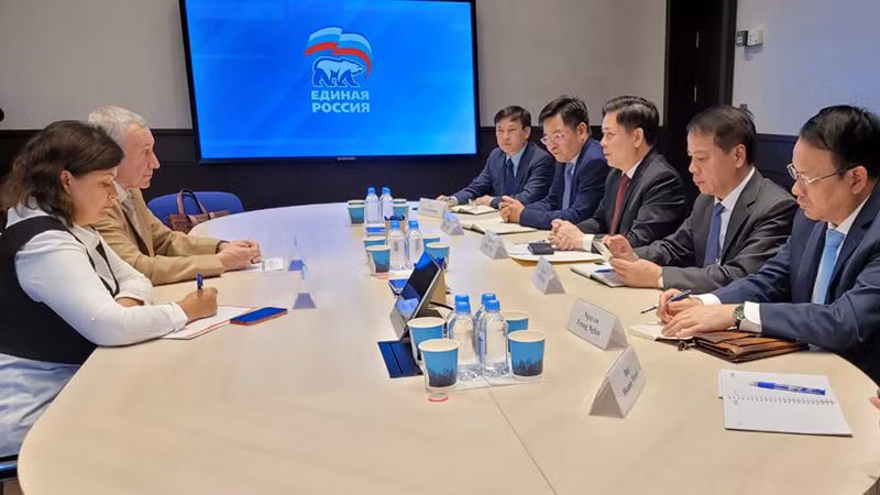 Gặp, làm việc với đại diện lãnh đạo Đảng Nước Nga Thống nhất. (Ảnh: Xuân Hưng) Gặp, làm việc với đại diện lãnh đạo Đảng Nước Nga Thống nhất. (Ảnh: Xuân Hưng)
