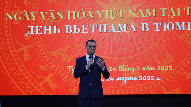Phó Thống đốc tỉnh Tyumen Andrei Panteleev thật sự ấn tượng về Ngày văn hóa Việt Nam tại Tyumen.