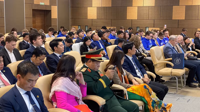 Đông đảo bà con người Việt Nam và bạn bè Nga tham dự Hội thảo. (Ảnh: XUÂN HƯNG) Đông đảo bà con người Việt Nam và bạn bè Nga tham dự Hội thảo. (Ảnh: XUÂN HƯNG)