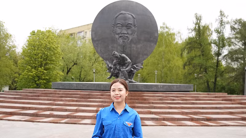 Bạn Thanh Huyền, sinh viên năm thứ 4 Đại học quản lý Nhà nước của Nga xúc động với những hình ảnh từ quê nhà.