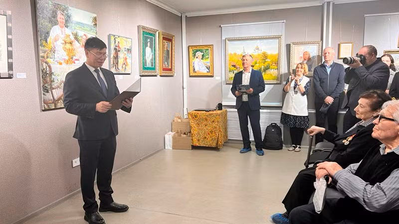 Tổng Lãnh sự Việt Nam tại Vladivostok Nguyễn Đăng Hiền phát biểu tại lễ khai mạc Triển lãm.