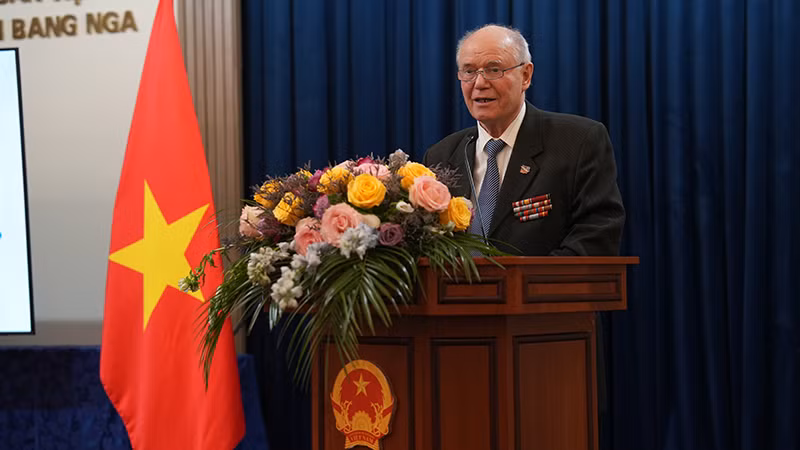 Ông Nikolai Kolesnik, Chủ tịch Hội Cựu chiến binh Nga từng công tác tại Việt Nam phát biểu tại cuộc gặp ở thủ đô Moskva. (Ảnh: XUÂN HƯNG)