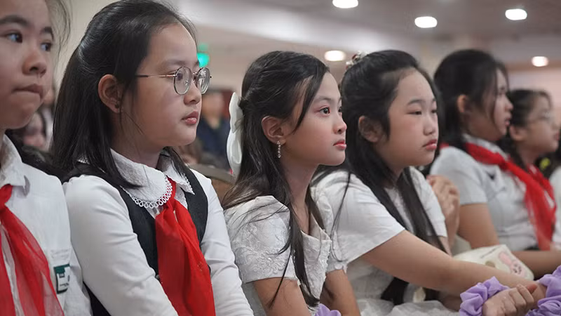 Con em cộng đồng người Việt Nam tại Nga. (Ảnh: XUÂN HƯNG)