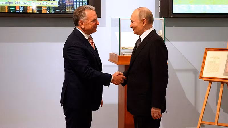 Tổng thống Nga Vladimir Putin gặp ông Steve Witkoff, Đặc phái viên của Tổng thống Mỹ tại Thư viện Tổng thống ở thành phố Saint Petersburg ngày 11/4. (Ảnh: KREMLIN.RU)