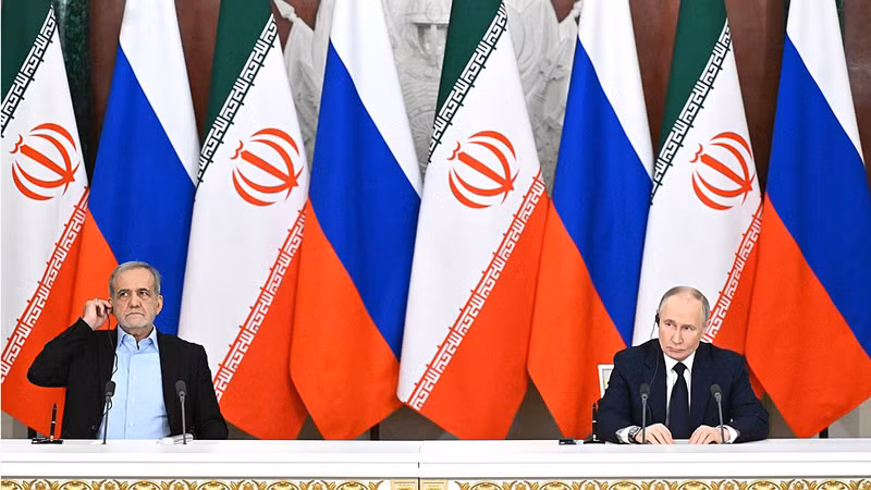 Hai nhà lãnh đạo hai nước tham gia họp báo sau hội đàm. (Ảnh: KREMLIN.RU)