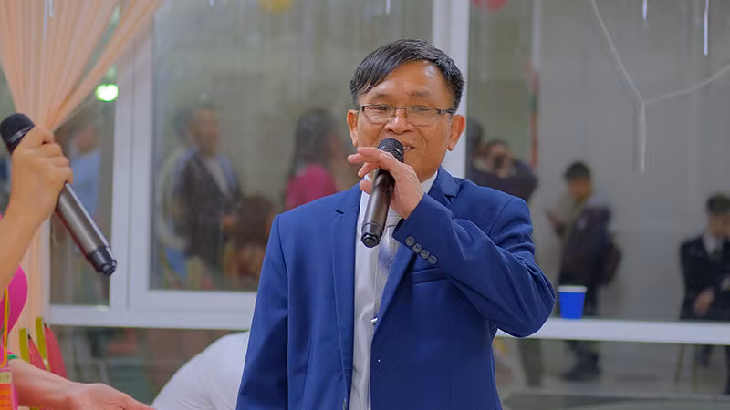 Phó Chủ tịch Hội người Việt Nam tại thành phố Kazan Trần Văn Tuyên phát biểu.