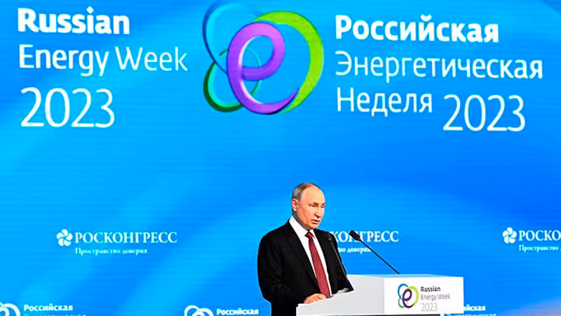 Tổng thống Nga Vladimir Putin phát biểu tại phiên toàn thể Diễn đàn quốc tế “Tuần năng lượng Nga”. (Ảnh: KREMLIN.RU)