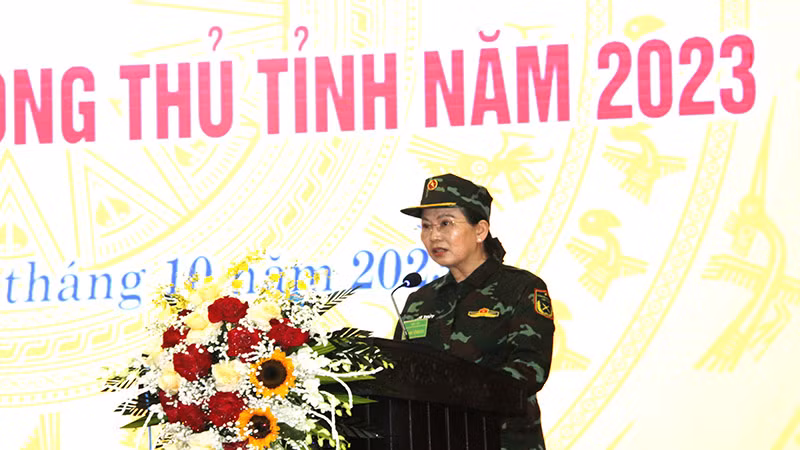 Đồng chí Lê Thị Thủy, Ủy viên Trung ương Đảng, Bí thư Tỉnh ủy, Chủ tịch Hội đồng nhân dân tỉnh, Trưởng Ban Chỉ đạo diễn tập tỉnh phát biểu bế mạc diễn tập.