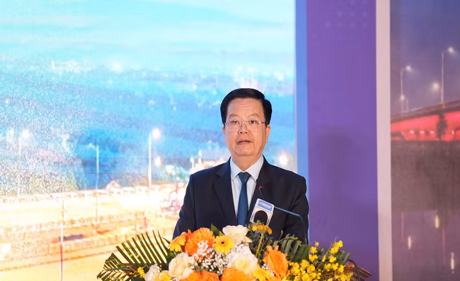 Đồng chí Mai Văn Chính, Ủy viên Trung ương Đảng, Phó Thủ tướng Chính phủ phát biểu tại buổi lễ.