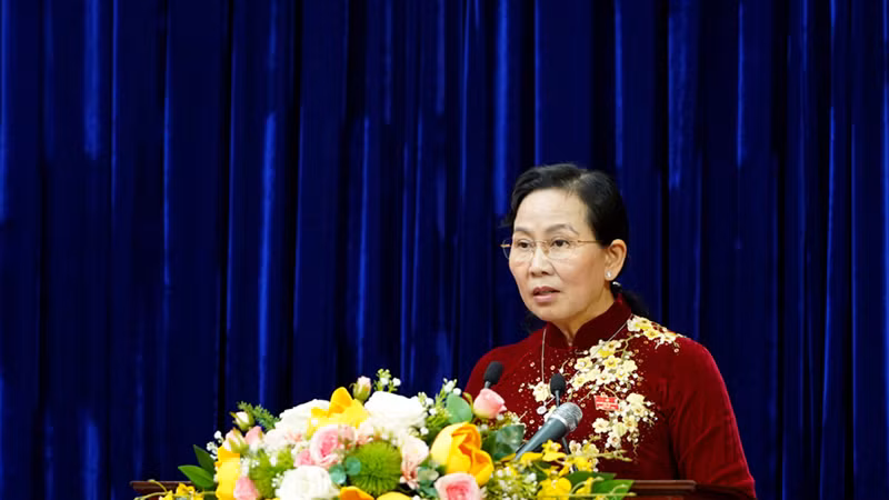 Đồng chí Lê Thị Thủy, Ủy viên Trung ương Đảng, Bí thư Tỉnh ủy, Chủ tịch Hội đồng nhân dân tỉnh Hà Nam phát biểu bế mạc kỳ họp. Đồng chí Lê Thị Thủy, Ủy viên Trung ương Đảng, Bí thư Tỉnh ủy, Chủ tịch Hội đồng nhân dân tỉnh Hà Nam phát biểu bế mạc kỳ họp.