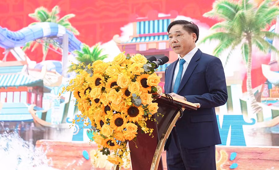 Đồng chí Nguyễn Anh Chức, Phó Chủ tịch Thường trực UBND tỉnh Hà Nam phát biểu tại buổi lễ. Đồng chí Nguyễn Anh Chức, Phó Chủ tịch Thường trực UBND tỉnh Hà Nam phát biểu tại buổi lễ.