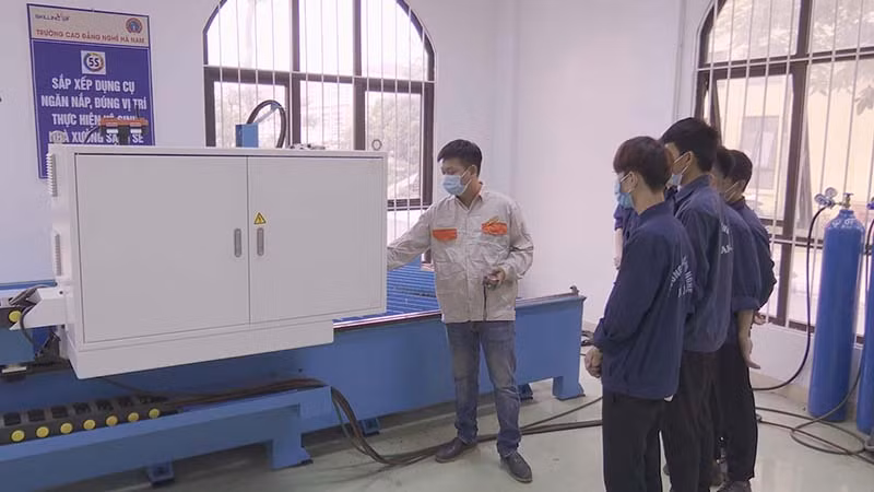 Trường Cao đẳng nghề Hà Nam xây dựng các mô hình liên kết giữa doanh nghiệp và cơ sở giáo dục nghề nghiệp.