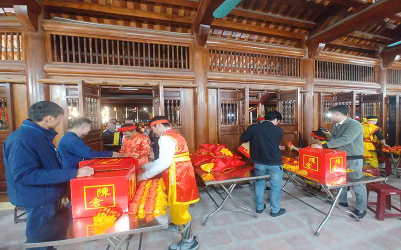 Ban tổ chức chuẩn bị đủ lượng lương bảo đảm phát đủ cho nhân dân và du khách từ đêm ngày 14 tháng Giêng. Ban tổ chức chuẩn bị đủ lượng lương bảo đảm phát đủ cho nhân dân và du khách từ đêm ngày 14 tháng Giêng.