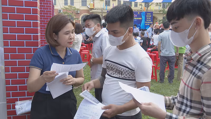 Các cơ sở giáo dục nghề nghiệp tham gia tư vấn hướng nghiệp, tuyển sinh tại ngày hội.