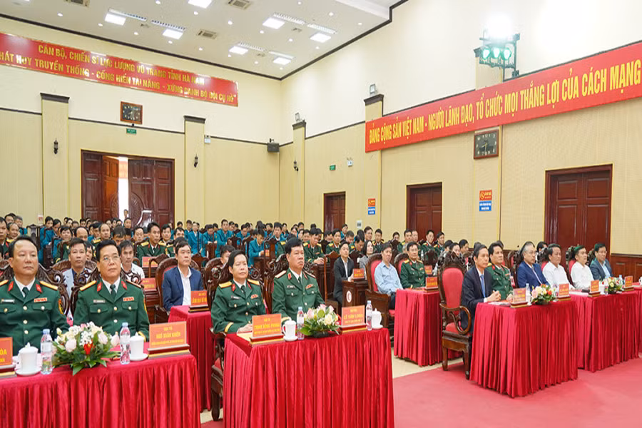 Các đại biểu dự hội nghị.