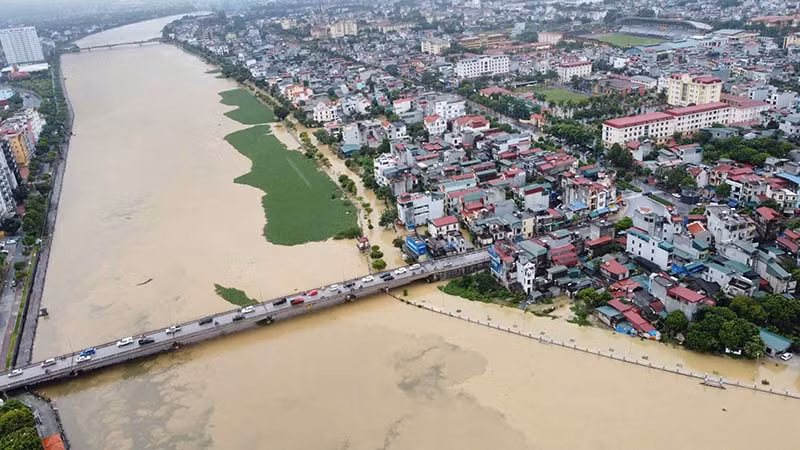 Lũ trên sông Đáy đoạn qua thành phố Phủ Lý, tỉnh Hà Nam đã vượt báo động 3 là 4,93m tại Phủ Lý.