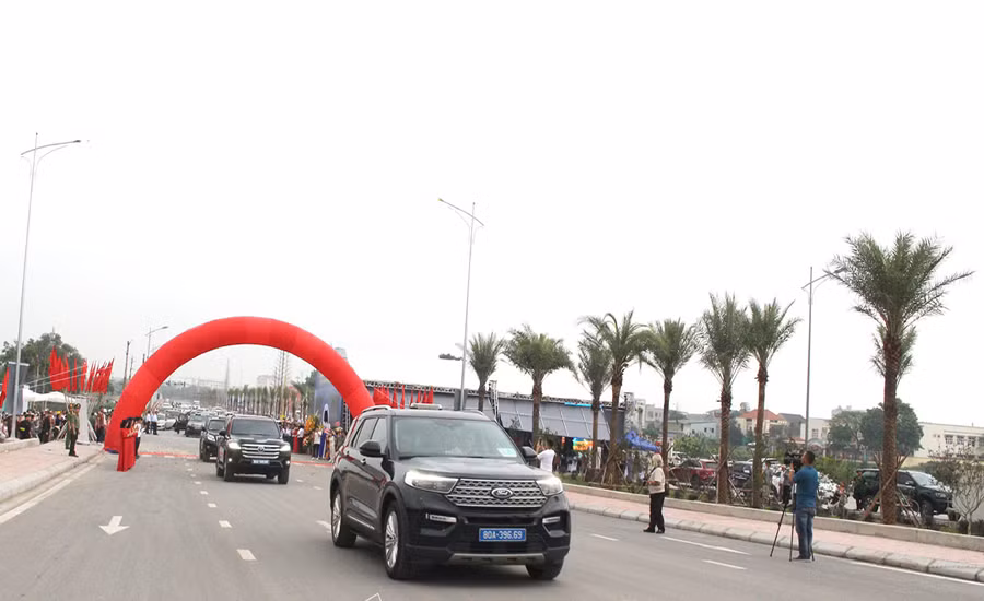 Các đại biểu thông xe tuyến cầu Liêm Chính.