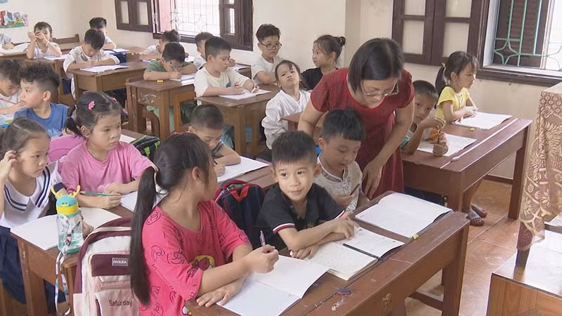 Giờ học của học sinh lớp 1 Trường tiểu học thị trấn Quế, huyện Kim Bảng.