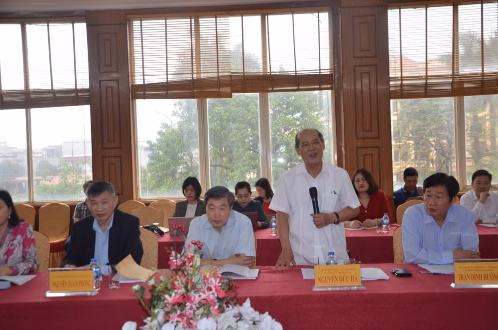 Đại biểu Nguyễn Đức Hà nguyên Vụ trưởng Vụ Cơ sở Đảng, Ban Tổ chức Trung ương, phát biểu tại Hội thảo. Đại biểu Nguyễn Đức Hà nguyên Vụ trưởng Vụ Cơ sở Đảng, Ban Tổ chức Trung ương, phát biểu tại Hội thảo.
