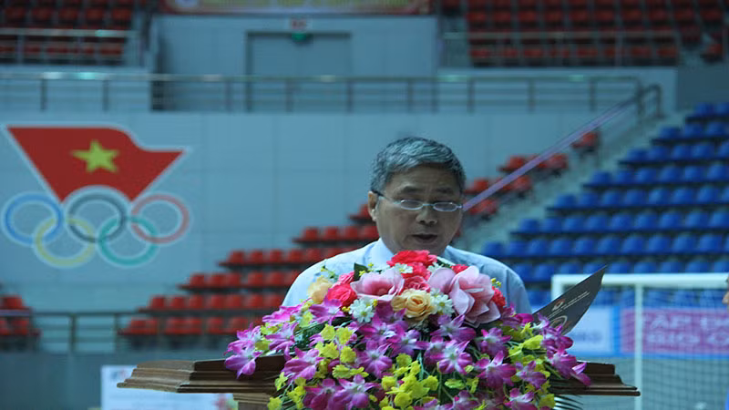 Ông Dương Nghiệp Khôi, Tổng Thư ký Liên đoàn Bóng đá Việt Nam phát biểu tại lễ khai mạc. Ông Dương Nghiệp Khôi, Tổng Thư ký Liên đoàn Bóng đá Việt Nam phát biểu tại lễ khai mạc.