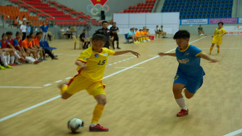Trận đấu giữa đội Thành phố Hồ Chí Minh và Sơn Luxsen. Trận đấu giữa đội Thành phố Hồ Chí Minh và Sơn Luxsen.