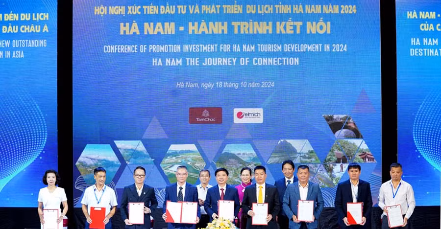 Ủy ban nhân dân tỉnh Hà Nam ký kết thỏa thuận hợp tác phát triển du lịch giữa tỉnh Hà Nam và các nhà đầu tư, tập đoàn, doanh nghiệp hoạt động trong lĩnh vực kinh doanh du lịch, lữ hành.