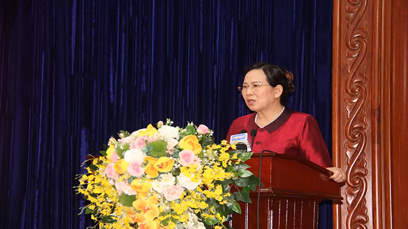 Đồng chí Lê Thị Thủy, Ủy viên Trung ương Đảng, Bí thư Tỉnh ủy Hà Nam phát biểu kết luận hội nghị.