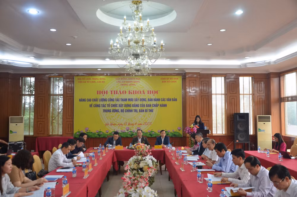 Các đại biểu dự Hội thảo khoa học.