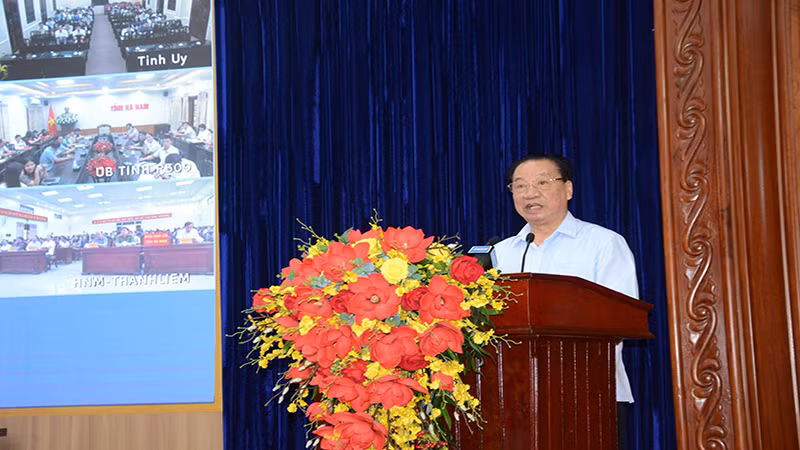 Giáo sư, Tiến sĩ Phùng Hữu Phú, nguyên Ủy viên Trung ương Đảng, nguyên Phó Chủ tịch Hội đồng Lý luận Trung ương phổ biến, quán triệt nội dung cốt lõi bài viết. Giáo sư, Tiến sĩ Phùng Hữu Phú, nguyên Ủy viên Trung ương Đảng, nguyên Phó Chủ tịch Hội đồng Lý luận Trung ương phổ biến, quán triệt nội dung cốt lõi bài viết.