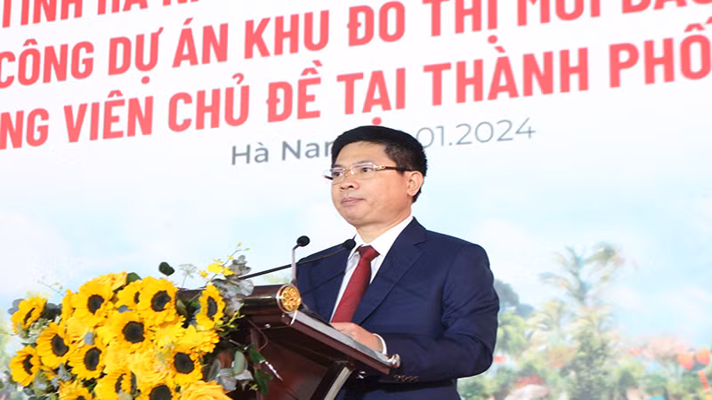 Đồng chí Trương Quốc Huy, Chủ tịch Ủy ban nhân dân tỉnh Hà Nam phát biểu tại buổi lễ. Đồng chí Trương Quốc Huy, Chủ tịch Ủy ban nhân dân tỉnh Hà Nam phát biểu tại buổi lễ.