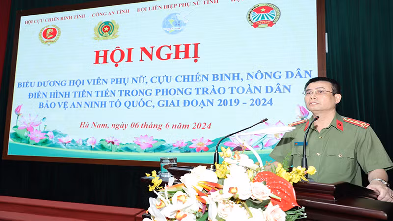 Đại tá Nguyễn Thế Chi - Phó Cục trưởng Cục Xây dựng phong trào toàn dân bảo vệ an ninh Tổ quốc, Bộ Công an, phát biểu tại Hội nghị. Đại tá Nguyễn Thế Chi - Phó Cục trưởng Cục Xây dựng phong trào toàn dân bảo vệ an ninh Tổ quốc, Bộ Công an, phát biểu tại Hội nghị.