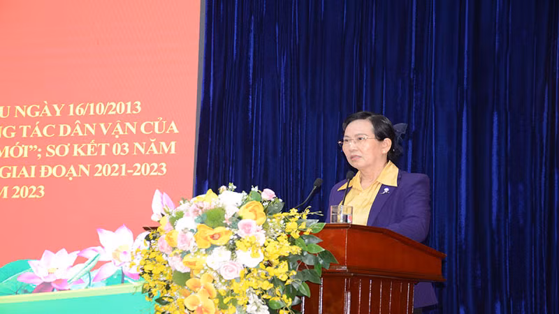 Đồng chí Lê Thị Thủy, Ủy viên Trung ương Đảng, Bí thư Tỉnh ủy, Chủ tịch Hội đồng nhân dân tỉnh Hà Nam phát biểu kết luận hội nghị. Đồng chí Lê Thị Thủy, Ủy viên Trung ương Đảng, Bí thư Tỉnh ủy, Chủ tịch Hội đồng nhân dân tỉnh Hà Nam phát biểu kết luận hội nghị.