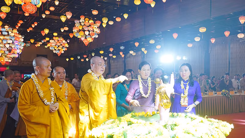 Lễ Phật đản trở thành ngày lễ hội lớn của tăng ni, phật tử, được tổ chức trang trọng nhằm lan tỏa giá trị văn hóa, tinh thần hòa bình của Phật giáo.