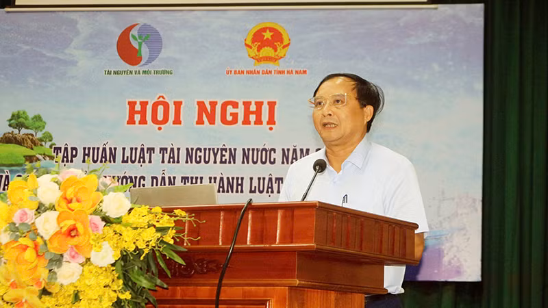 Đồng chí Nguyễn Đức Vượng, Phó Chủ tịch Ủy ban nhân dân tỉnh Hà Nam phát biểu chỉ đạo hội nghị.