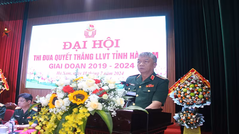 Trung tướng Nguyễn Quang Ngọc, Tư lệnh Quân khu 3 phát biểu tại đại hội.