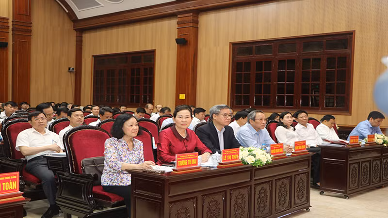 Các đại biểu dự hội nghị.
