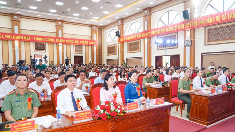 Các đại biểu dự ngày hội. Các đại biểu dự ngày hội.