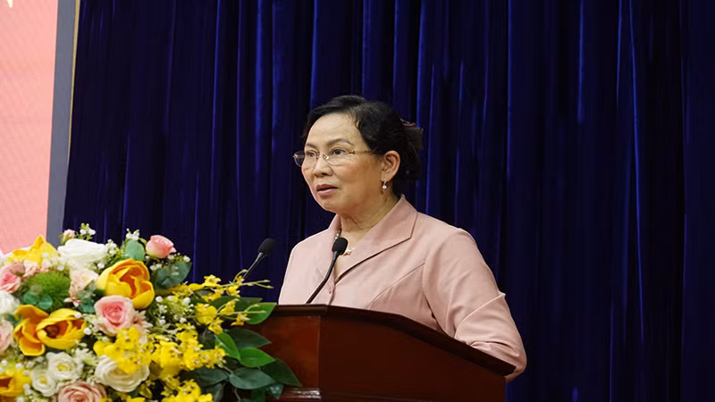 Đồng chí Lê Thị Thủy, Ủy viên Trung ương Đảng, Bí thư tỉnh ủy Hà Nam phát biểu tại Hội nghị. Đồng chí Lê Thị Thủy, Ủy viên Trung ương Đảng, Bí thư tỉnh ủy Hà Nam phát biểu tại Hội nghị.
