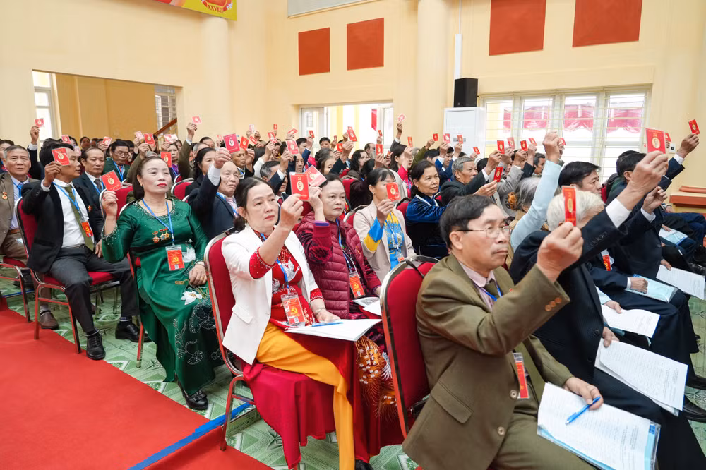 Đại biểu biểu quyết bầu nhân sự tham gia Ban Chấp hành Đảng bộ xã Xuân Khê nhiệm kỳ 2025-2030. Đại biểu biểu quyết bầu nhân sự tham gia Ban Chấp hành Đảng bộ xã Xuân Khê nhiệm kỳ 2025-2030.