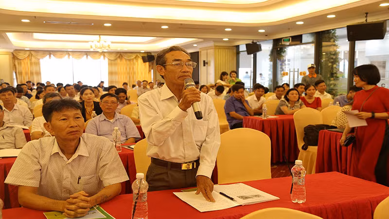 Các đại biểu trao đổi thảo luận tại Diễn Đàn.