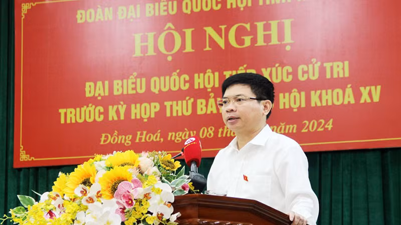 Đồng chí Trương Quốc Huy, Phó Bí thư Tỉnh ủy, Chủ tịch Ủy ban nhân dân tỉnh, Trưởng đoàn Đại biểu quốc hội tỉnh Hà Nam phát biểu tại hội nghị. Đồng chí Trương Quốc Huy, Phó Bí thư Tỉnh ủy, Chủ tịch Ủy ban nhân dân tỉnh, Trưởng đoàn Đại biểu quốc hội tỉnh Hà Nam phát biểu tại hội nghị.