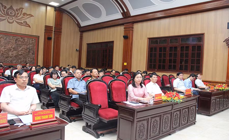 Các đại biểu tham dự hội nghị.